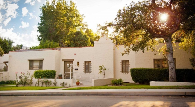 The Retreat Assisted Living Facility offers a cozy, home-like environment for seniors; located next to The Oaks of Pasadena at 365 El Nido Ave., Pasadena, CA 91107