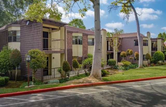 The Oaks of Pasadena senior living community offers first- and second-floor apartments nestled in a quiet residential neighborhood with mature trees, walking paths, and a peaceful, park-like atmosphere