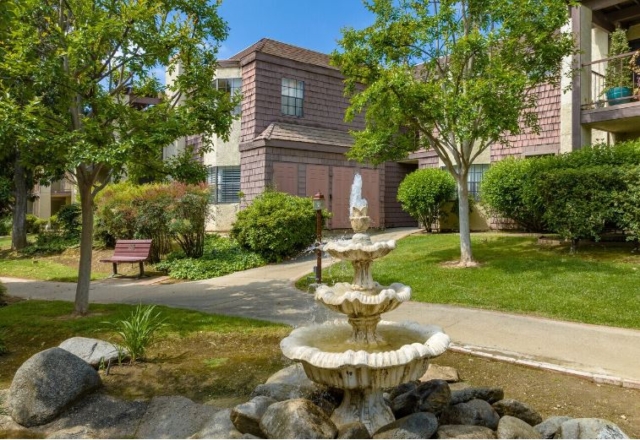 Residents of The Oaks of Pasadena enjoy paved walking paths, park benches and water features